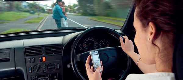 الانشغال بالتليفون أثناء القيادة - سبوتنيك عربي