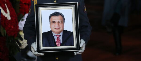 وصول جثمان السفير الروسي إلى تركيا أندريه كارلوف إلى مطار فنوكوفو في موسكو - سبوتنيك عربي