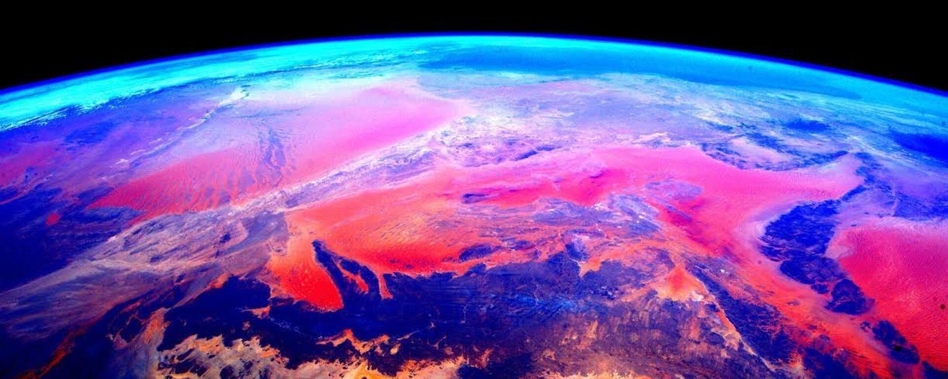 صورة لكوكب الأرض من محطة الفضاء الدولية، الصورة لرائد الفضاء الدولية سكوت كيلي - سبوتنيك عربي, 1920, 13.10.2017