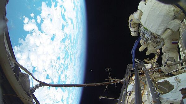 السير في الفضاء الخارجي لرواد الفضاء الروس - سبوتنيك عربي