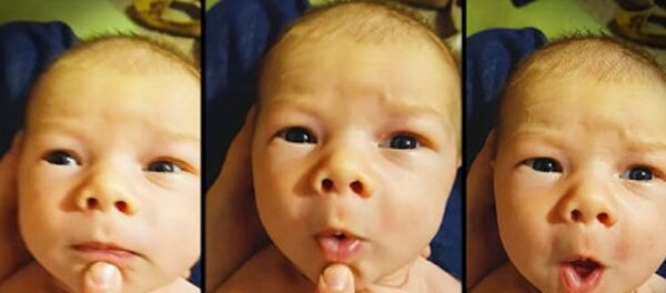 طفل رضيع يغني بطلاقة لعيد الميلاد - سبوتنيك عربي