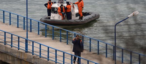 فريق الإنقاذ والبحث خلال عمليات البحث عن نجاة من ركاب الطائرة المنكوبة تو-154 التي سقطت في البحر الأسود - سبوتنيك عربي