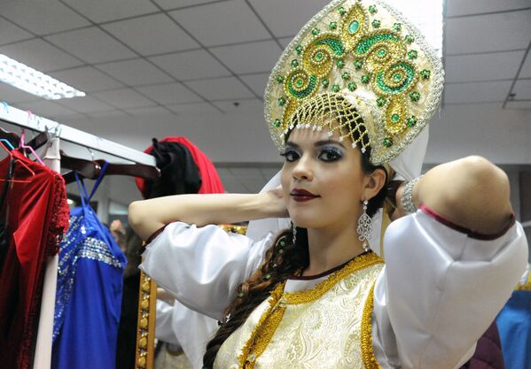 التحضيرات قبيل مسابقة ملكة الثلج الدولية في الصين - سبوتنيك عربي