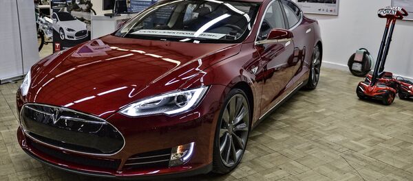 تسلا تحتفل في عيد الميلاد - سبوتنيك عربي