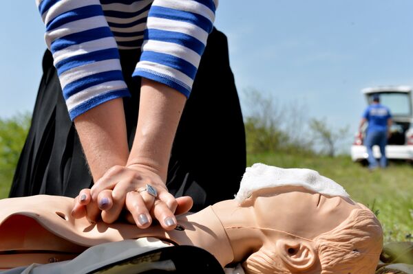 التدرب على الاسعافات الأولية لتنشيط القلب - سبوتنيك عربي