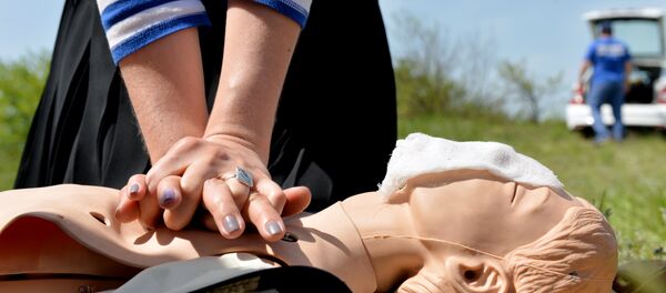 التدرب على الاسعافات الأولية لتنشيط القلب - سبوتنيك عربي