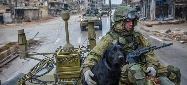 واصل المهندسون العسكريون للقوات المسلحة الروسية العمل على إزالة الألغام - سبوتنيك عربي