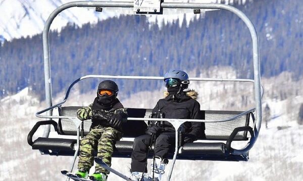 أنجلينا جولي تحتفل بالعام الجديد - سبوتنيك عربي