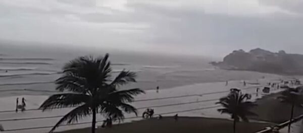 فتاة تتعرض لصعقة برق - سبوتنيك عربي