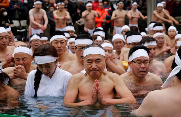 يابانيون يحتفلون بالسنة الجديدة - سبوتنيك عربي