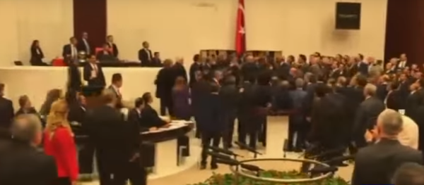 معركة البرلمان التركي - سبوتنيك عربي