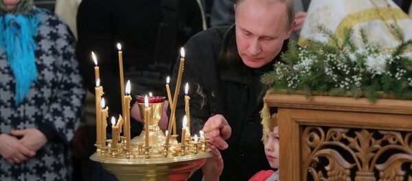 الرئيس الروسي فلاديمير بوتين خلال ليلة عيد الميلاد المجيد في مقاطعة نوفوغورودسكايا، روسيا - سبوتنيك عربي