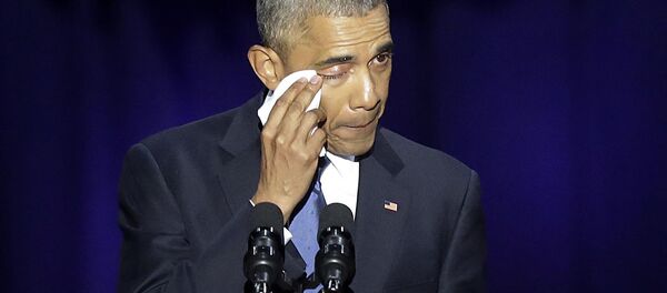 الرئيس الأمريكي باراك أوباما يبكي خلال خطابه الأخير كرئيس للولايات المتحدة في شيكاغو، 10 يناير/ كانون الثاني 2017 الرئيس الأمريكي باراك أوباما يبكي خلال خطابه الأخير كرئيس للولايات المتحدة في شيكاغو، 10 يناير/ كانون الثاني 2017 - سبوتنيك عربي