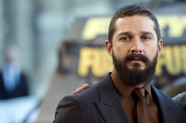 US actor Shia LaBeouf poses during a photocall for the film Fury, on October 18, 2014 in Paris. - سبوتنيك عربي