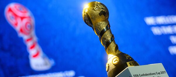 Кубок на постаменте во время подготовки к жеребьевке Кубка конфедераций - 2017 в Казани Кубок на постаменте во время подготовки к жеребьевке Кубка конфедераций - 2017 в Казани - سبوتنيك عربي