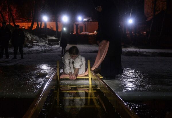 عيد الغطّاس في أوستاشكوفو بمقاطعة تفيرسكايا - سبوتنيك عربي