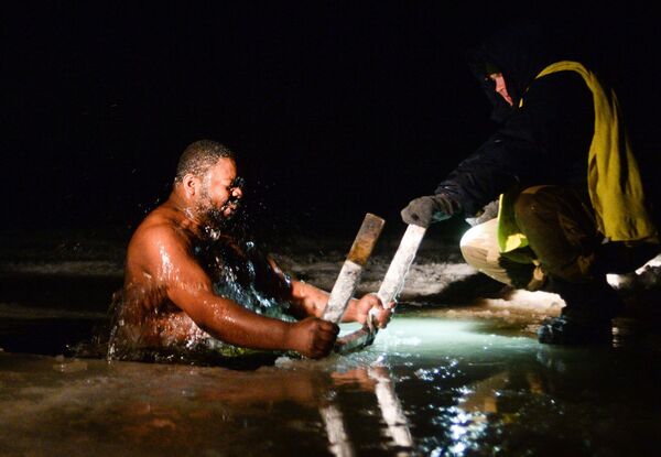 عيد الغطّاس بالقرب من قرية ريشيفو في مقاطعة نوفوغورودسكايا - سبوتنيك عربي