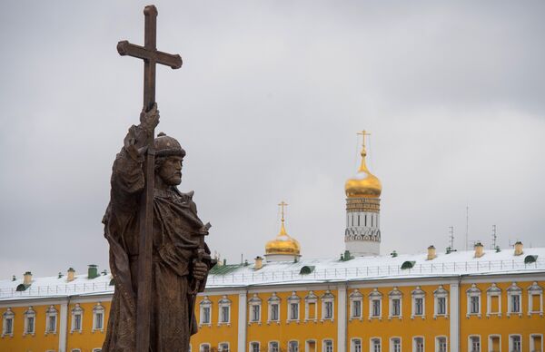 تمثال الأمير الروسي فلاديمير أمام الكرملين - سبوتنيك عربي