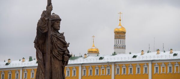 تمثال الأمير الروسي فلاديمير أمام الكرملين - سبوتنيك عربي