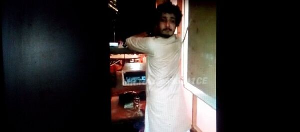 شاب يدير رأسه 180 درجة - سبوتنيك عربي