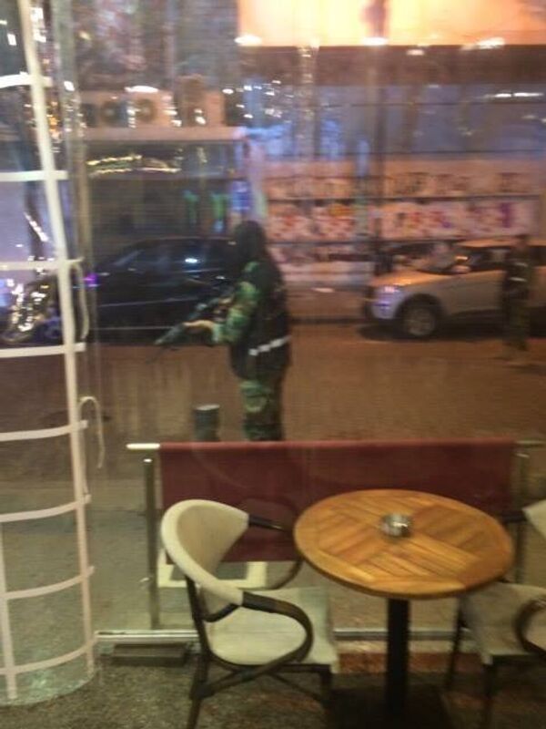 قوات الأمن اللبنانية بالقرب من مقهى كوستا - سبوتنيك عربي