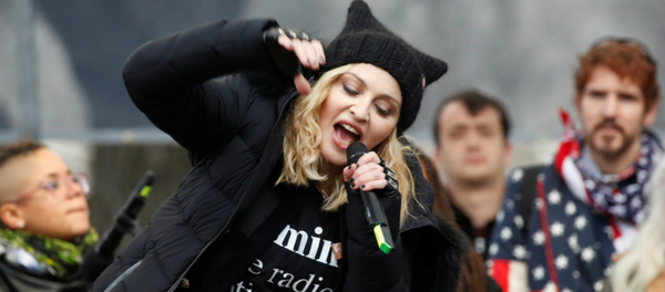 مادونا خلال التظاهرة ضد ترامب - سبوتنيك عربي