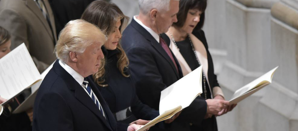 ترامب في القداس الديني - سبوتنيك عربي