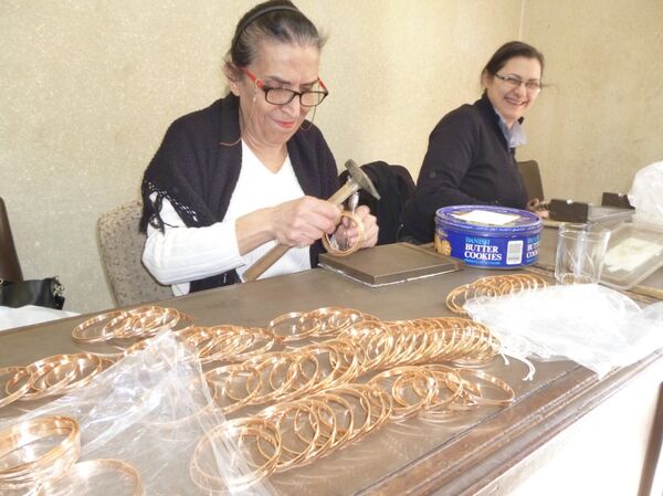 حرفين سوريين في صياغة الذهب - سبوتنيك عربي