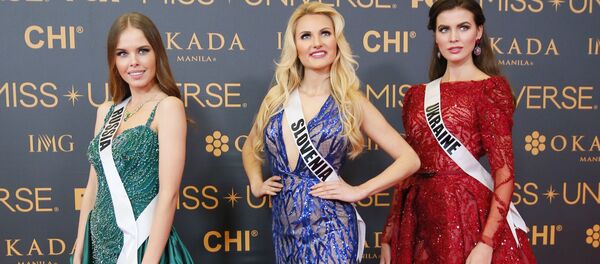 المشاركات من أوكرانيا وسلوفينيا وروسيا في مسابقة ملكة جمال الكون على السجادة الحمراء في مانيلا، الفلبين 29 يناير/ كانون الثاني 2017 - سبوتنيك عربي