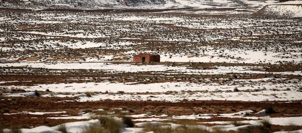 ثلوج تغطي الأطلس الصحراوي في شرق الجزائر، 25 يناير كانون الثاني 2017 - سبوتنيك عربي