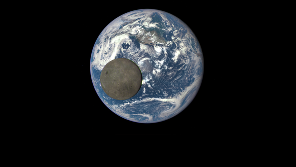 الأرض و القمر - سبوتنيك عربي