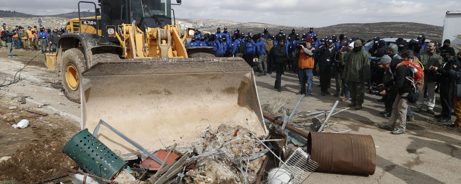 مستوطنون إسرائيليون  في أمونا شمال شرق رام الله بالضفة الغربية، فلسطين 1 فبراير/ شباط 2017 - سبوتنيك عربي, 1920, 23.01.2022