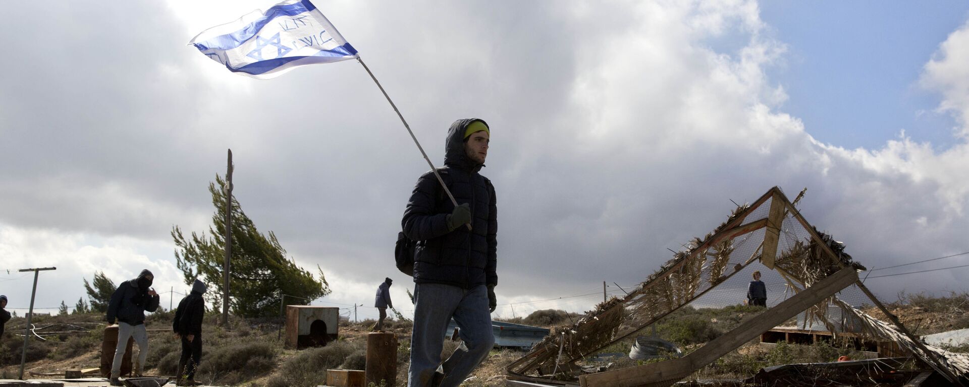مستوطن إسرائيلي يحمل علم إسرائيل، 1 فبراير/ شباط 2017 - سبوتنيك عربي, 1920, 30.12.2022