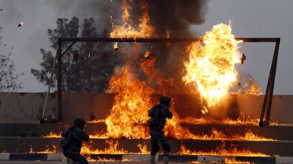 عناصر قوات الأمن الفلسطيني خلال التدريبات بمخيم للشباب في مدينة أريحا، الضفة الغربية، فلسطين 25 يناير/ كانون الثاني 2017 عناصر قوات الأمن الفلسطيني خلال التدريبات بمخيم للشباب في مدينة أريحا، الضفة الغربية، فلسطين 25 يناير/ كانون الثاني 2017 - سبوتنيك عربي