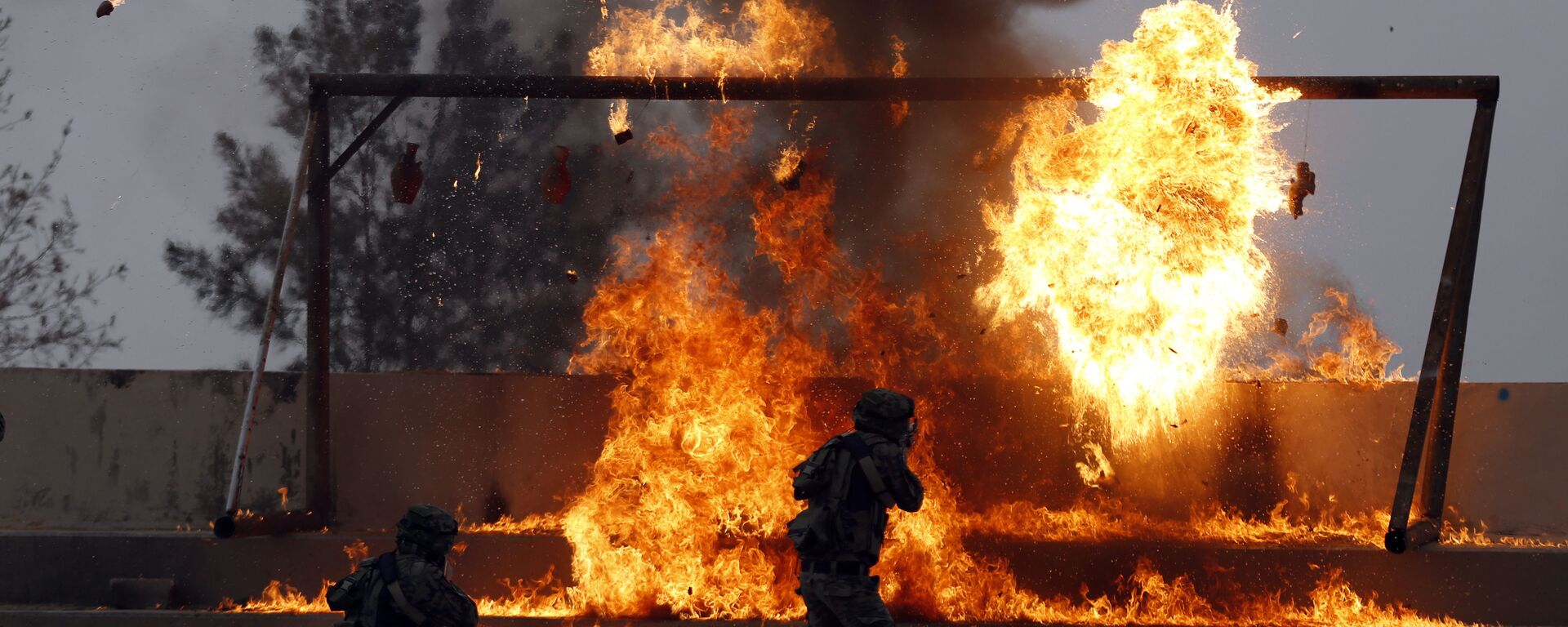  عناصر قوات الأمن الفلسطيني خلال التدريبات بمخيم للشباب في مدينة أريحا، الضفة الغربية، فلسطين 25 يناير/ كانون الثاني 2017 - سبوتنيك عربي, 1920, 24.06.2021