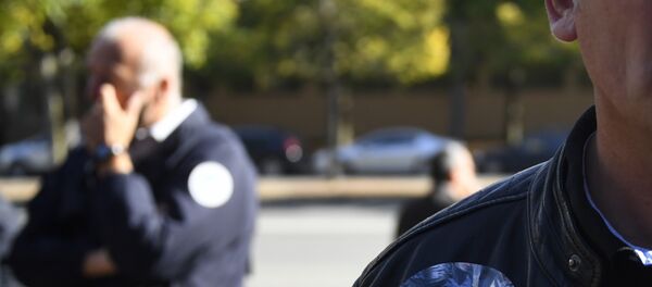 Police officers gather in front of the Police headquarters of Rennes on October 11, 2016, to protest against a fire bomb attack against French police officers that occured on October 9 in the southern Paris suburb of Viry-Chatillon. - سبوتنيك عربي