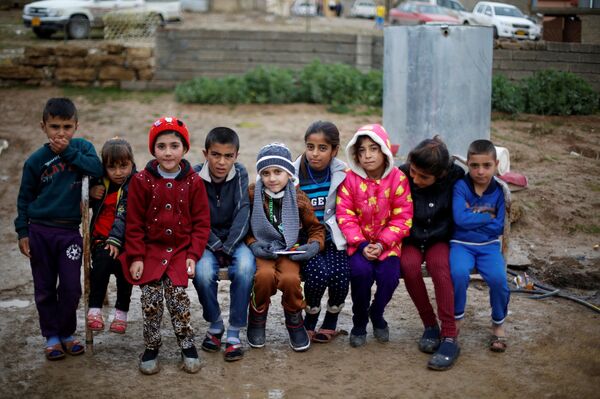 أيمن وأطفال آخرون في صورة جماعية في دهوك، العراق 31 يناير/ كانون الثاني 2017 أيمن وأطفال آخرون في صورة جماعية في دهوك، العراق 31 يناير/ كانون الثاني 2017 - سبوتنيك عربي