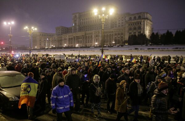 احتجاجات حاشدة في رومانيا - بوخارست - سبوتنيك عربي