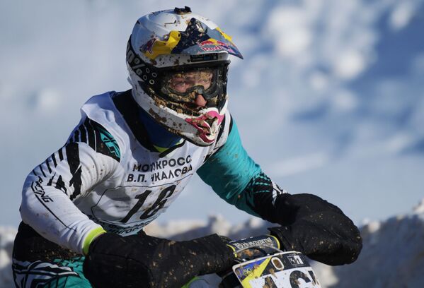 المشاركون في مسابقات روسيا للدراجات النارية عبر البلاد لنيل جائزة ف. ب. تشكالوف لعام 2017، قاعدة لركوب الدراجات النارية غالا ماكس في محافظة موسكو - سبوتنيك عربي