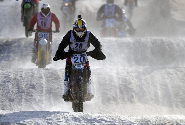 المشاركون في مسابقات روسيا للدراجات النارية عبر البلاد لنيل جائزة ف. ب. تشكالوف لعام 2017، قاعدة لركوب الدراجات النارية غالا ماكس في محافظة موسكو - سبوتنيك عربي