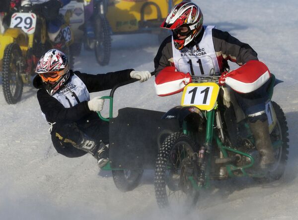 المشاركون في مسابقات روسيا للدراجات النارية عبر البلاد لنيل جائزة ف. ب. تشكالوف لعام 2017، قاعدة لركوب الدراجات النارية غالا ماكس في محافظة موسكو - سبوتنيك عربي