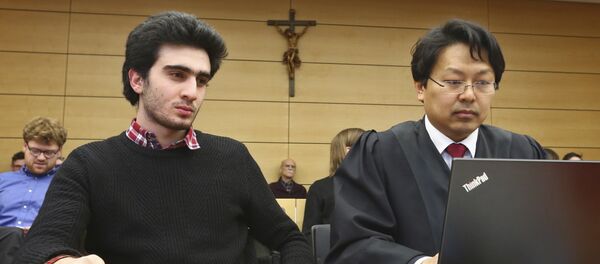 أنس موداماني مع المستشارة الألمانية أنجيلا ميركل - سبوتنيك عربي