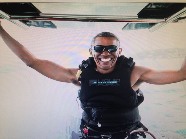 أوباما يركب الأمواج - سبوتنيك عربي