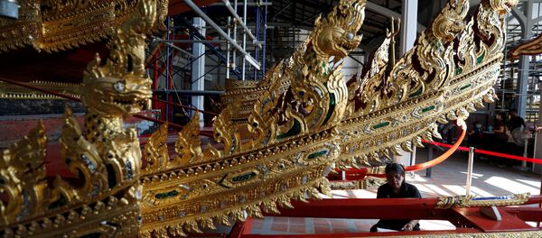 عربة مذهبة لنقل ملك تايلاند عربة مذهبة لنقل ملك تايلاند - سبوتنيك عربي