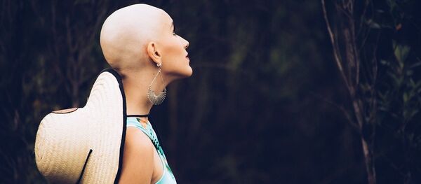 فتاة برازيلية تصبح مشهورة بغض النظر عن مرض السرطان - سبوتنيك عربي