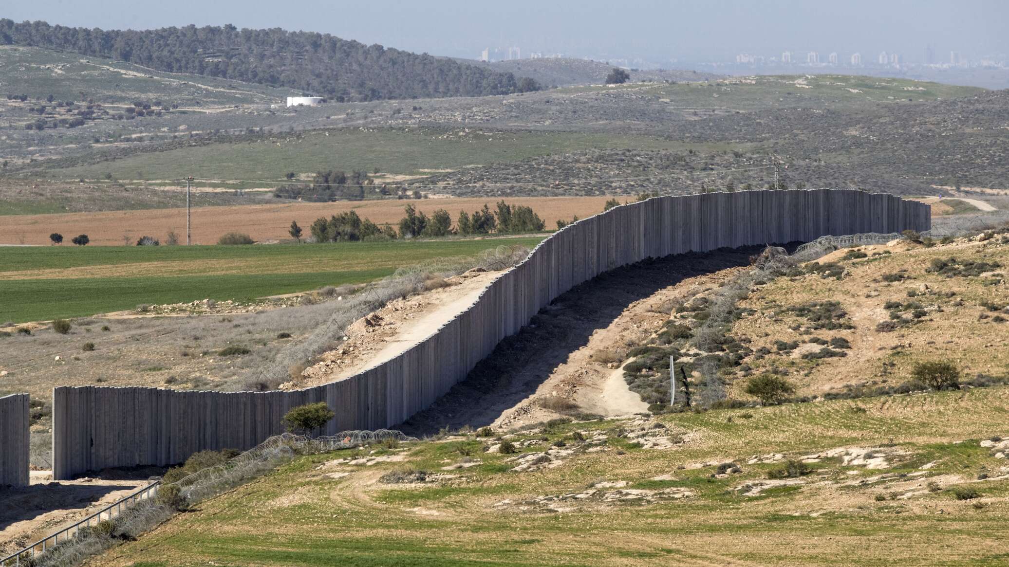 مسؤول فلسطيني لـ "سبوتنيك": إسرائيل تستغل الحرب في غزة ولبنان لتعميق الاستيطان في الضفة والقدس