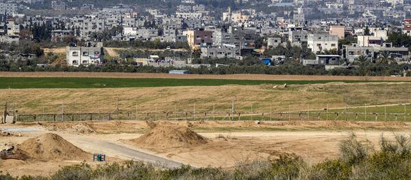 الجدار الفاصل على الحدود بين إسرائيل وقطاع غزة، 7 فبراير/ شباط 2017 الجدار الفاصل على الحدود بين إسرائيل وقطاع غزة، 7 فبراير/ شباط 2017 - سبوتنيك عربي