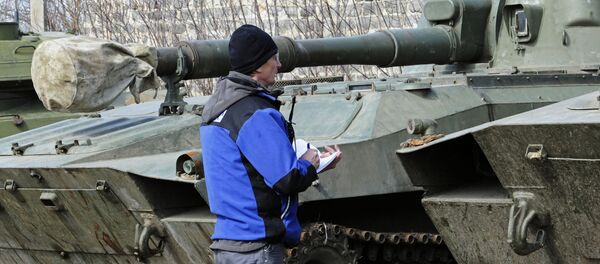 مراقب الأمن الأوروبي يتفقد عتاد الجيش الأوكراني - سبوتنيك عربي