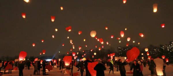 إطلاق المناطيد الهوائية في نوفوسيبيرسك إحتفالا بعيد الحب ، الفالنتاين، عيد العشاق - سبوتنيك عربي