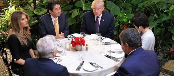 الرئيس الأمريكي دونالد ترامب مع زوجته ميلانيا ترامب - سبوتنيك عربي